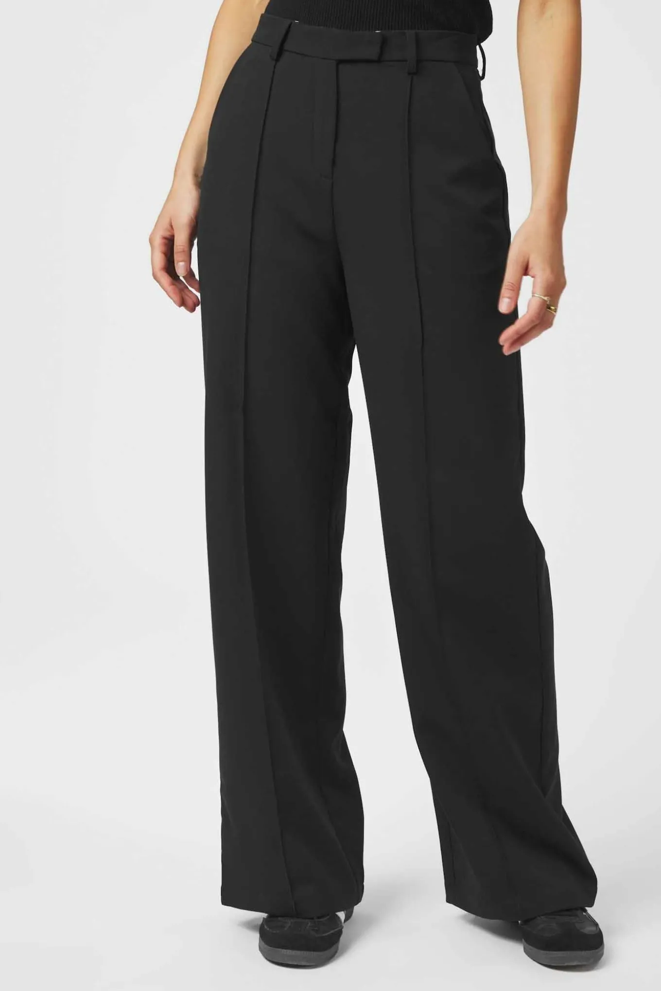 Sury Black 165815